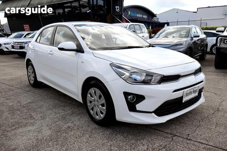 White 2023 Kia RIO Hatchback S