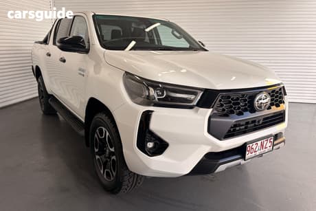 White 2025 Toyota Hilux Double Cab Pick Up Sr5 48V (4X4)
