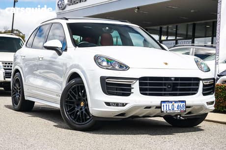 White 2017 Porsche Cayenne Wagon Gts