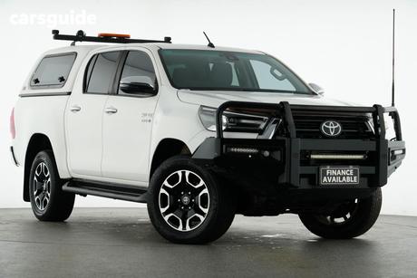 White 2020 Toyota Hilux Double Cab Pick Up Sr5 (4X4)