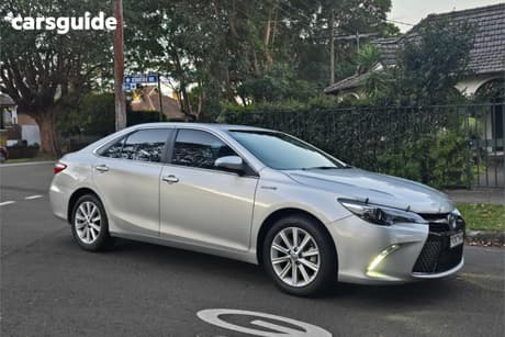 Silver 2015 Toyota Camry Sedan Atara S Hybrid