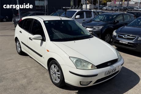 White 2004 Ford Focus Hatchback Cl