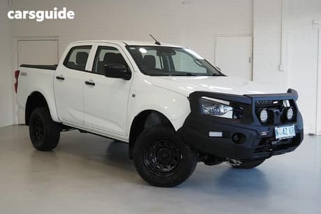 White 2023 Isuzu D-MAX Crew Cab Utility Sx (4X4)