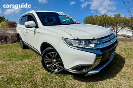 White 2015 Mitsubishi Outlander Wagon Es (4X4)