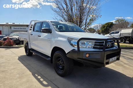 White 2017 Toyota Hilux Dual Cab Chassis Sr (4X4)