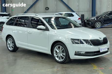 White 2018 Skoda Octavia Wagon 110 Tsi
