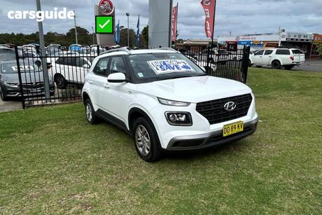 White 2025 Hyundai Venue Wagon