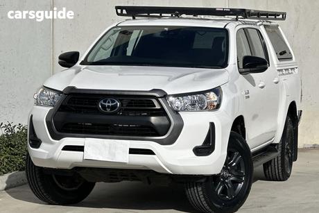 White 2023 Toyota Hilux Double Cab Pick Up Sr (4X4)