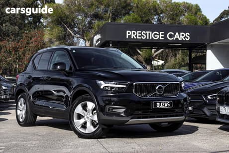 Black 2020 Volvo XC40 Wagon T4 Momentum (Fwd)