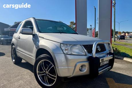 Silver 2009 Suzuki Grand Vitara Wagon (4X4)