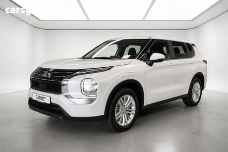 White 2023 Mitsubishi Outlander Wagon Es 7 Seat (2Wd)