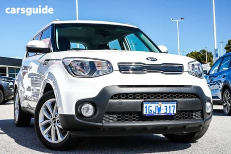White 2017 Kia Soul Hatchback Si