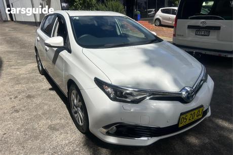 White 2017 Toyota Corolla Hatchback Hybrid