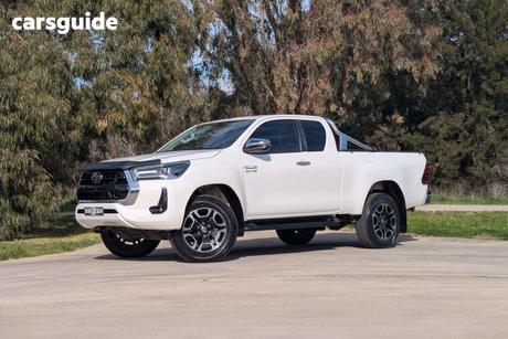 White 2021 Toyota Hilux X Cab Pickup Sr5 (4X4)