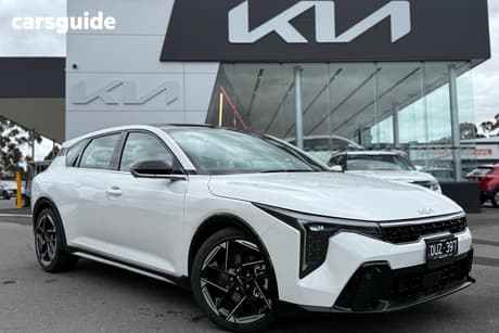 White 2025 Kia K4 Hatchback Gt-Line