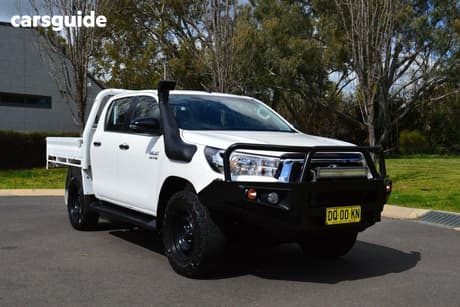 White 2018 Toyota Hilux Double Cab Chassis Sr (4X4)