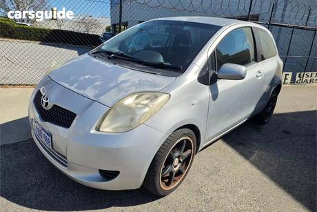 Silver 2006 Toyota Yaris Hatchback Yrs