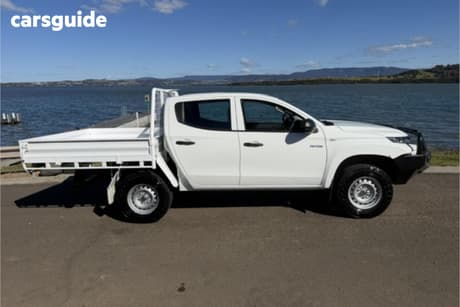 White 2020 Mitsubishi Triton Double Cab Chassis Glx (4X4)