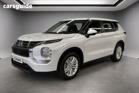 White 2023 Mitsubishi Outlander Wagon Es 7 Seat (2Wd)