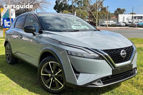 Grey 2023 Nissan Qashqai Wagon St-L