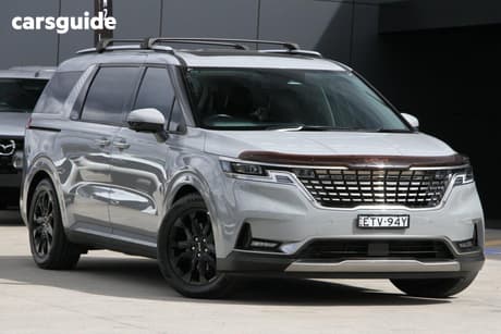 Silver 2022 Kia Carnival Wagon Platinum