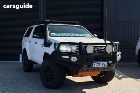 White 2015 Toyota Hilux Dual Cab Utility Sr (4X4)