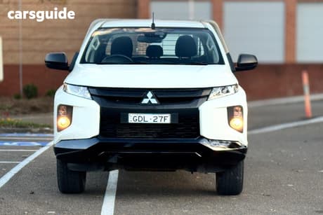 White 2022 Mitsubishi Triton Double Cab Chassis Glx (4X4)