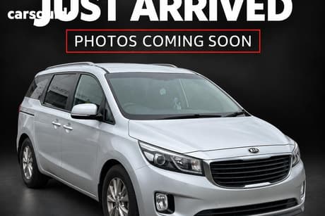 Silver 2015 Kia Carnival Wagon Si