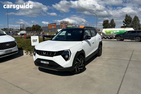 White 2026 Mahindra Xuv 3Xo Wagon Ax7L