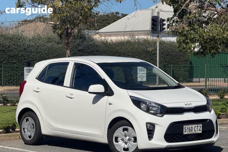 White 2022 Kia Picanto Hatchback S (Pe)