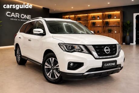 White 2017 Nissan Pathfinder Wagon St-L (4X2)
