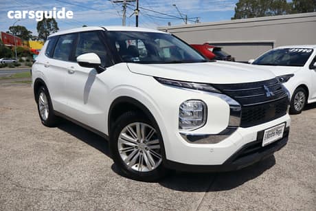 White 2024 Mitsubishi Outlander Wagon Es 7 Seat (2Wd)