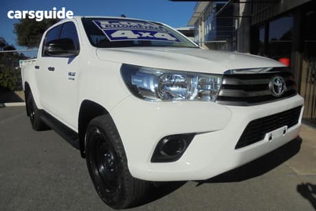 White 2017 Toyota Hilux Dual Cab Utility Sr (4X4)
