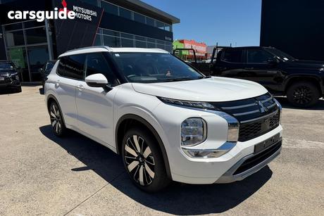 White 2025 Mitsubishi Outlander Wagon Exceed 5 Seat (Awd)