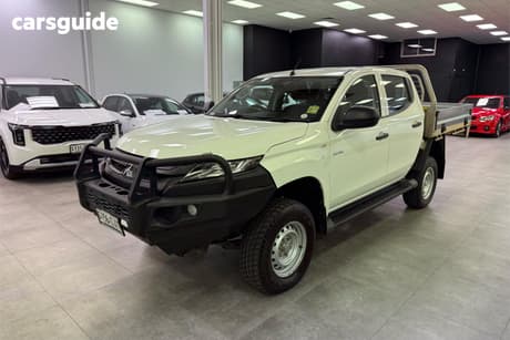 White 2022 Mitsubishi Triton Double Cab Chassis Glx (4X4)