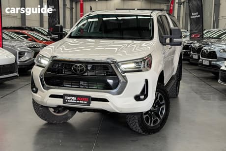 White 2021 Toyota Hilux Double Cab Pick Up Sr5 (4X4)