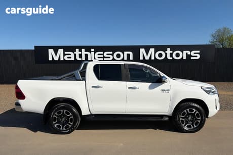 White 2022 Toyota Hilux Double Cab Pick Up Sr5 (4X4)