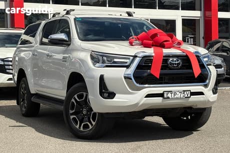 White 2022 Toyota Hilux Double Cab Pick Up Sr5 (4X4)