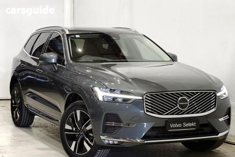 Green 2025 Volvo XC60 Wagon Plus B5 Bright