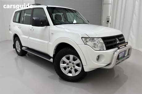 White 2013 Mitsubishi Pajero Wagon Glx-R Lwb (4X4)