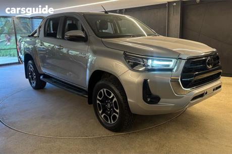 Silver 2021 Toyota Hilux Double Cab Pick Up Sr5 (4X4)