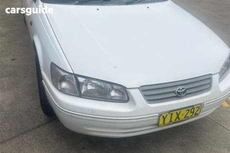 White 2001 Toyota Camry Sedan Csi