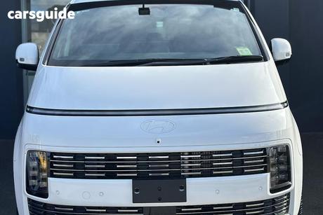 White 2026 Hyundai Staria Wagon Lounge