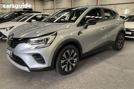 Silver 2023 Renault Captur Wagon Intens