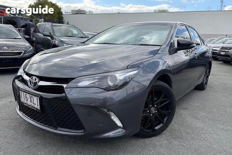 Grey 2017 Toyota Camry Sedan Rz S.E.