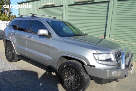 Silver 2014 Jeep Grand Cherokee Wagon Overland (4X4)