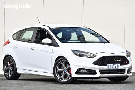 White 2015 Ford Focus Hatchback St