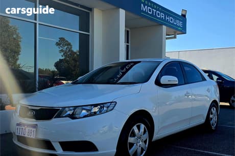 White 2012 Kia Cerato Sedan Si