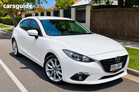 White 2016 Mazda 3 Hatchback Sp25