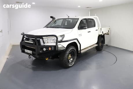 White 2018 Toyota Hilux Double Cab Chassis Sr (4X4)